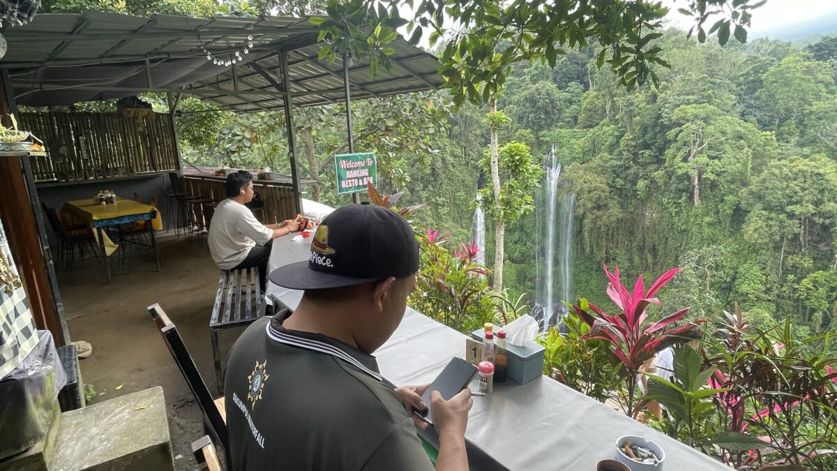 Medium trekking at Sekumpul Waterfall with Local guide