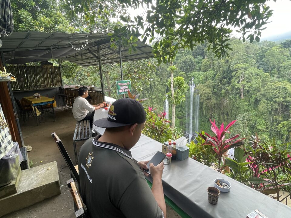 Medium trekking at Sekumpul Waterfall with Local guide