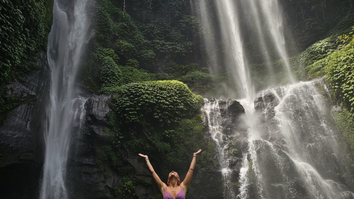 Sekumpul Waterfall Medium Trek with Russian Guests